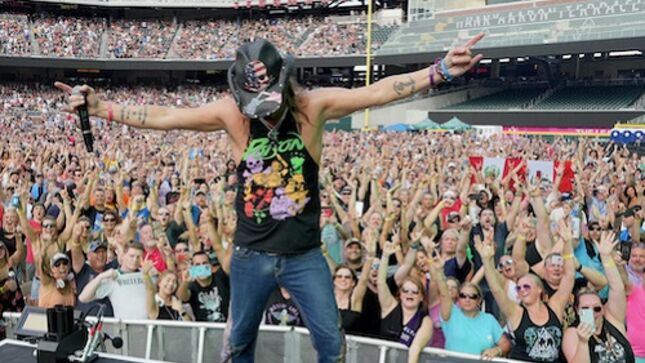 POISON Unable To Perform On The Stadium Tour In Nashville; BRET MICHAELS Taken To Hospital