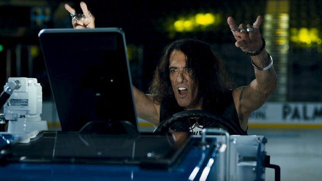 RATT Frontman STEPHEN PEARCY Featured In New Commercial For Dollar Loan Center; Video