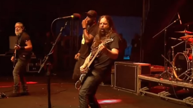 SEPULTURA - Pro-Shot Video Of ANDREAS KISSER's First Show Since His Wife's Death