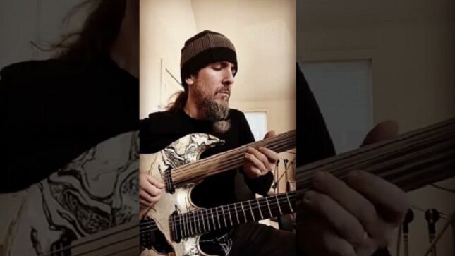 Ex-GUNS N' ROSES Guitarist RON "BUMBLEFOOT" THAL Hoping To Release Instrumental Solo Album In 2023 - "I'm Slowly Getting There"