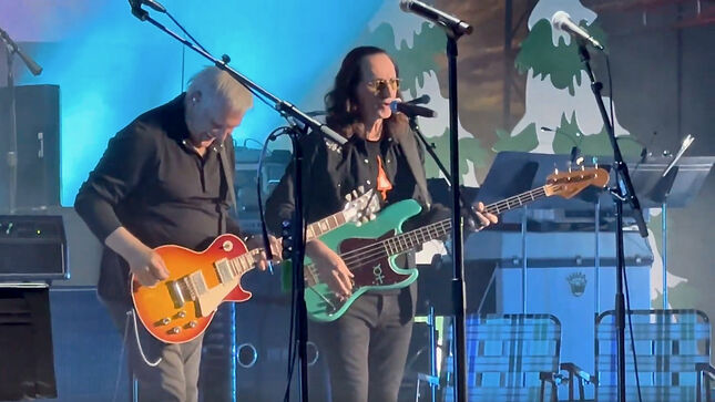 RUSH's GEDDY LEE And ALEX LIFESON Reunite At South Park 25th Anniversary Show; "Closer To The Heart" Video Streaming