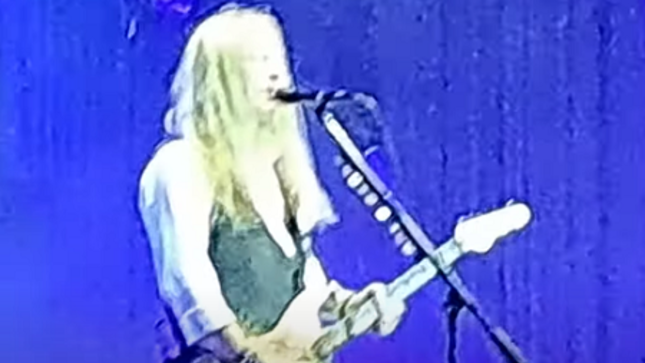ALICE IN CHAINS - Fan-Filmed Video Of First Concert In Three Years
