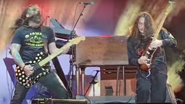 SEPULTURA Guitarist ANDREAS KISSER And His Son Perform METALLICA Classic "The Call Of Ktulu" (Video)