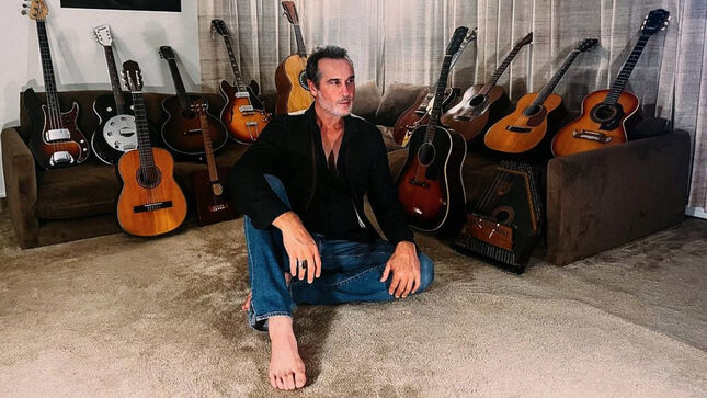 STONE TEMPLE PILOTS Bassist ROBERT DeLEO To Release Debut Solo Album In October; "Love Is Not Made Of Gold" Feat. JIMMY GNECCO Streaming