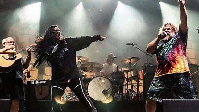 EVANESCENCE Vocalist AMY LEE Performs With TENACIOUS D At Louder Than Life 2022; Fan-Filmed Video Streaming