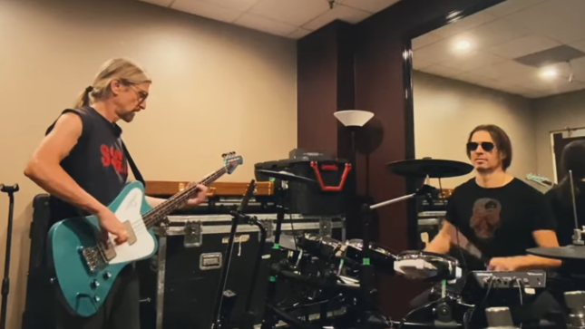 Watch MEGADETH Guitarist KIKO LOUREIRO Jam The Drums With Bassist JAMES LOMENZO