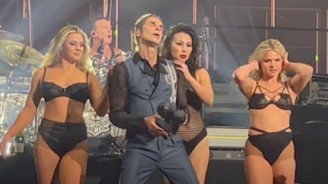  JANE'S ADDICTION - Fan-Filmed Video From Texas Stop Of Spirits On Fire Tour
