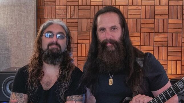 JOHN PETRUCCI On Performing With Former DREAM THEATER Bandmate MIKE PORTNOY For The First Time In 12 Years - "It Was A Really Special Moment"