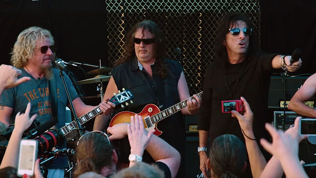 Watch SAMMY HAGAR And ALICE COOPER Perform "School's Out"; Video