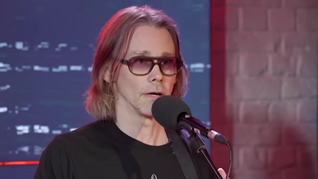 ALTER BRIDGE Perform "Silver Tongue" And "Before Tomorrow Comes" Acoustically In-Studio, Video 