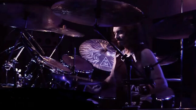 NICK MENZA Performs Stripped Down Version Of MEGADETH's 