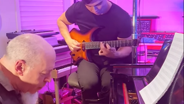 DREAM THEATER Keyboardist JORDAN RUDESS Jams With Jazz Guitarist ERIC ASSARSSON In His Studio (Video)