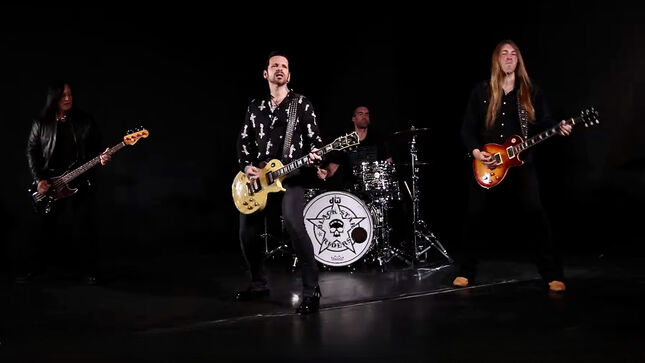 BLACK STAR RIDERS Premier "Riding Out The Storm" Music Video