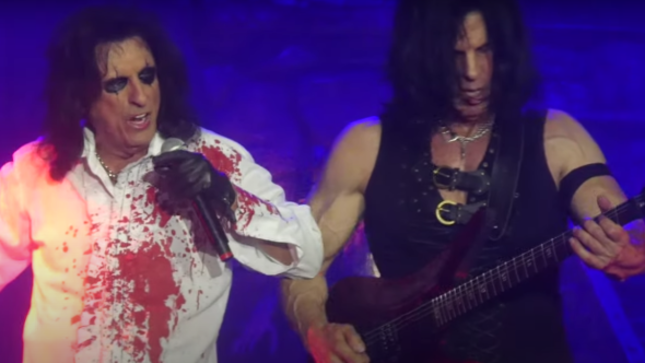 Guitarist KANE ROBERTS On Rejoining ALICE COOPER's Live Band - "Alice Is Still As Powerful As He Ever Was"