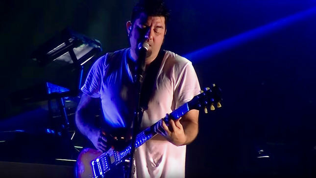 DEFTONES - New Music Is In The Works, But "For The Most Part We're Kind Of Winding Down And Taking Some Time Off"