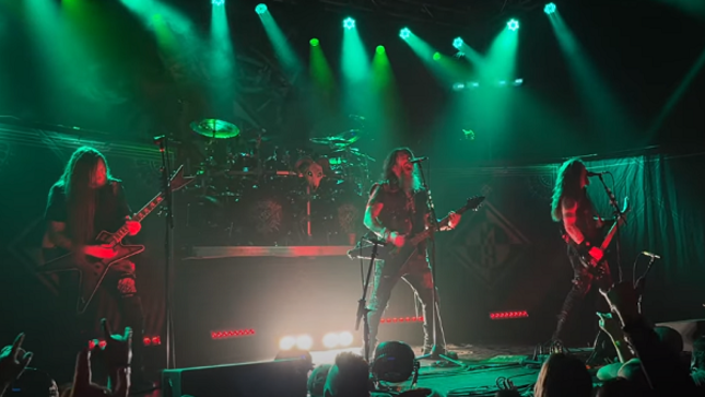 MACHINE HEAD Perform "Slaughter The Martyr" Live For The First Time; Fan-Filmed Video Streaming