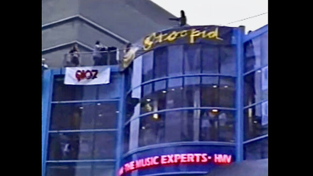 ALICE COOPER - Watch Rare Video Of 1991 Rooftop Performance At Toronto's HMV Superstore