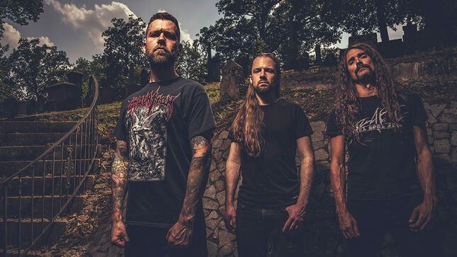 REVOCATION Frontman DAVE DAVIDSON Breaks His Wrist On Stage