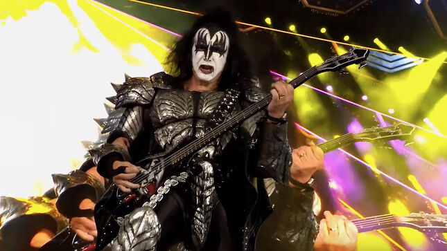 GENE SIMMONS Explains How KISS Became So Successful Without Chart-Topping Singles - "The Philosophy Was To Put Together An Entire Statement, A Body Of Work If You Will, As Opposed To One Song"; Video