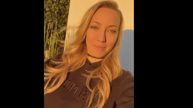 NITA STRAUSS Issues New Knee Surgery Recovery Update - "The News Is Good!"; Video