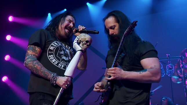 DREAM THEATER Guitarist JOHN PETRUCCI's Advice To Young Bands - 