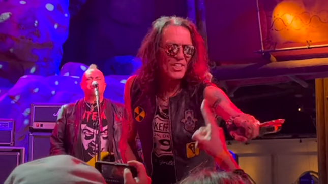 STEPHEN PEARCY Performs RATT Set At Mohegan Sun Wolf Den Show; Fan-Filmed Video Available