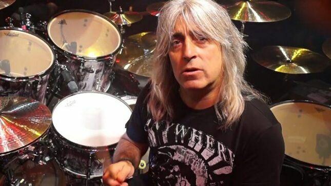 SCORPIONS / MOTÖRHEAD Drummer MIKKEY DEE Weighs In On Backing Tracks Used At Live Shows - "Lip-Syncing Sucks, Big Time; I Hate It" 