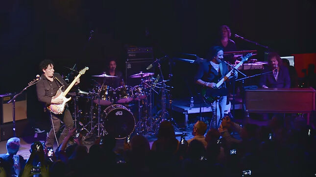 NEAL SCHON Announces May Release For "Journey Through Time" Live Concert; "Lights" Performance Video Posted