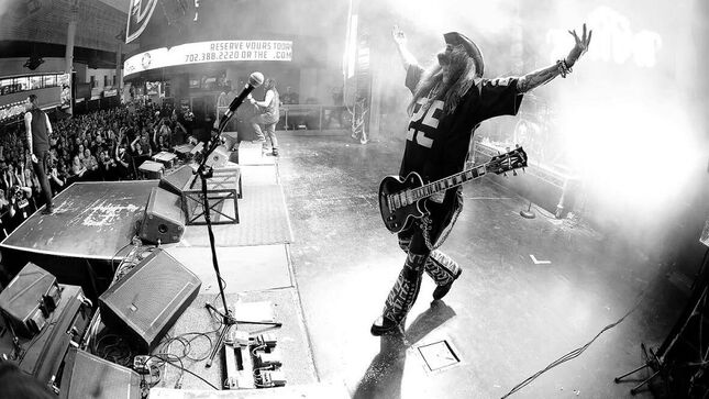 SALIVA Guitarist WAYNE SWINNY Dies Of Brain Hemorrhage While On Tour 