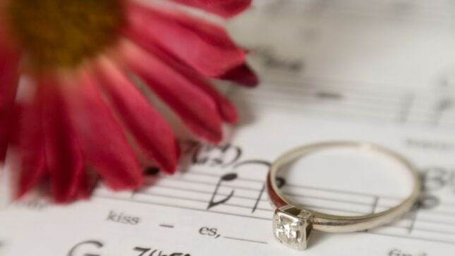 How To Pick The Perfect Ring For Music Lovers