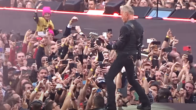METALLICA - Fan-Filmed Video Of Second No Repeat Weekend Paris Show Streaming; Full Setlist Revealed