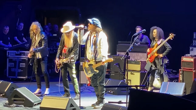 METALLICA Guitarist KIRK HAMMETT Joins JOHNNY DEPP And BILLY GIBBONS For Performance At JEFF BECK Tribute Concert; Video