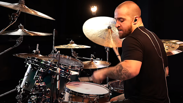 SEPULTURA Drummer ELOY CASAGRANDE Learns FOO FIGHTERS Single "Rescued" As Fast As Possible In New Drumeo Challenge Video