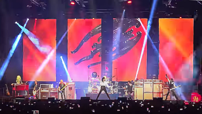 HOLLYWOOD VAMPIRES Perform THE WHO, AC/DC, DAVID BOWIE, KILLING JOKE, ALICE COOPER And AEROSMITH Classics Live In Sofia; Fan-Filmed Video Of Entire Show Streaming 