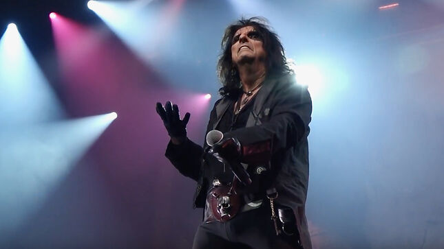 ALICE COOPER Looks Back On Recording Vocals For the GUNS N' ROSES Song  