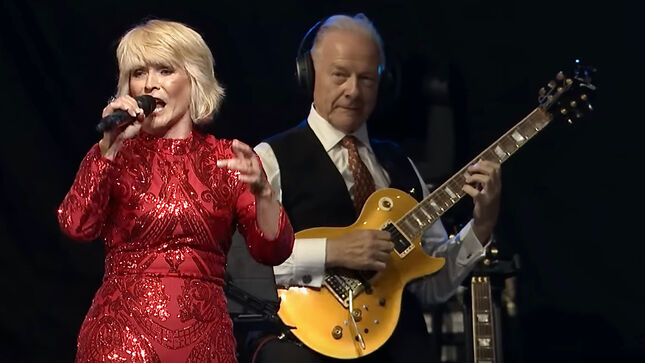 ROBERT FRIPP And TOYAH Perform MARTHA AND THE MUFFINS Classic "Echo Beach" At Isle Of Wight Festival 2023; Video