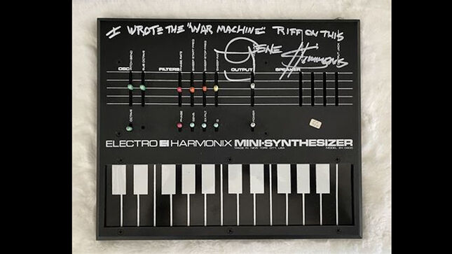 KISS' GENE SIMMONS Discusses Mini Synthesizer Used To Write "War Machine" - "I Went Into A Toy Store And Bought This Little Gizmo..."; Video