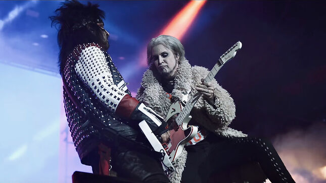 MÖTLEY CRÜE Guitarist JOHN 5 Talks Staying True To MICK MARS Recordings When Performing Live - "I Wanted To Give Those Songs Respect"