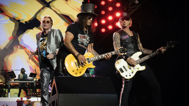GUNS N' ROSES Perform New "Perhaps" Single Live For The First Time; Fan-Filmed Video Streaming