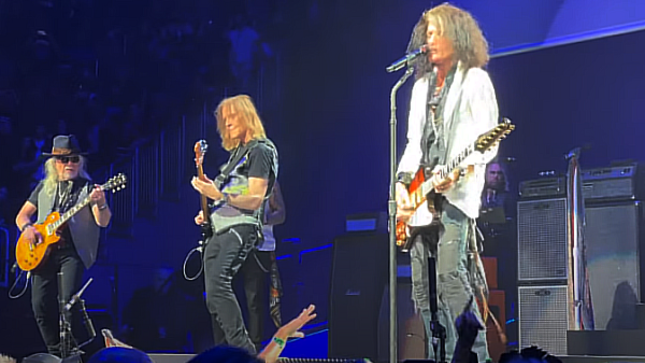 AEROSMITH Performs "Bright Light Fright" For The First Time In 30 Years Live In New York; Fan-Filmed Video Available