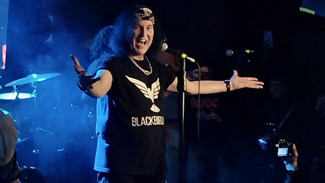 Original AC/DC Singer DAVE EVANS Performs Band's Classics In Argentina; Video