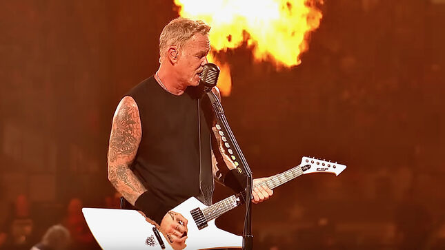 Watch METALLICA Perform "Moth Into Flame" In Arlington, Texas; Official Live Video Streaming