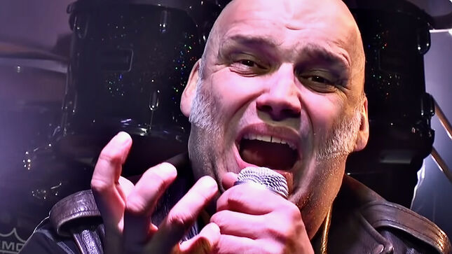 BLAZE BAYLEY Says He "Cried His F@king Eyes Out" When He Heard The IRON MAIDEN Reunion Album Brave New World