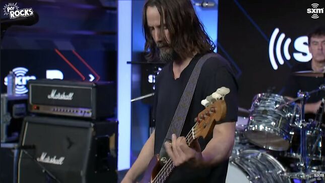 DOGSTAR Feat. KEANU REEVES Perform Live On SiriusXM; Video
