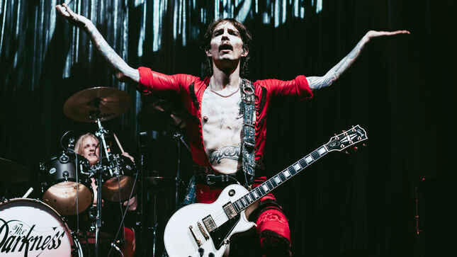 THE DARKNESS Frontman JUSTIN HAWKINS Talks 20th Anniversary Of Permission To Land Debut - "We Recorded Most Of The Album In About Two Weeks, So The Energy Is Still Palpable" (Video)