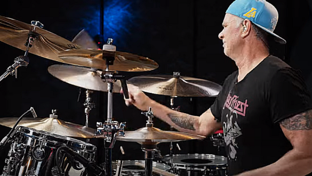 RED HOT CHILI PEPPERS Drummer CHAD SMITH Performs "Can't Stop" In Drumeo Playthrough Video