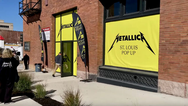 METALLICA - Take A Look Inside St. Louis Pop-Up Shop; Video