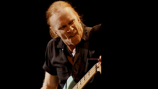 MR. BIG's BILLY SHEEHAN Reveals The Guitarist Who Inspired Him To Hammer-On... And It's Not EDDIE VAN HALEN