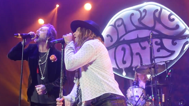 Exclusive: DIRTY HONEY Joined On Stage In Los Angeles By THE BLACK CROWES Frontman CHRIS ROBINSON For Rowdy Rendition Of AC/DC’s "Rock N' Roll Damnation"; Video