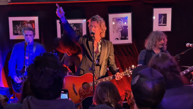GUNS N' ROSES' DUFF McKAGAN Performs At Seattle's Easy Street Records; Video